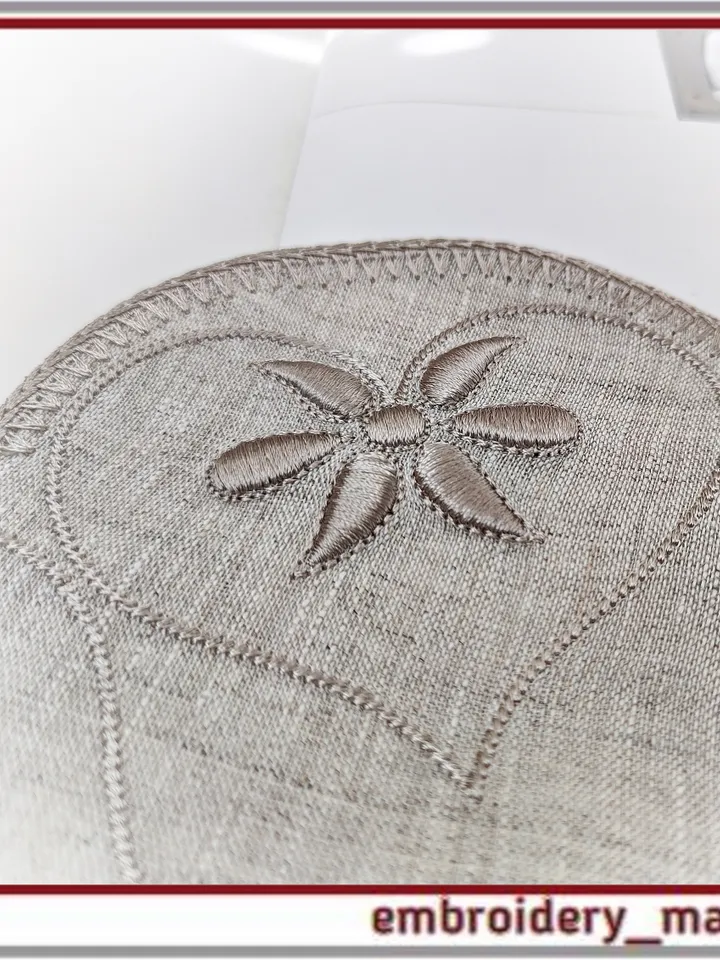 In the hoop embroidery design napkin and wreath 2 designs