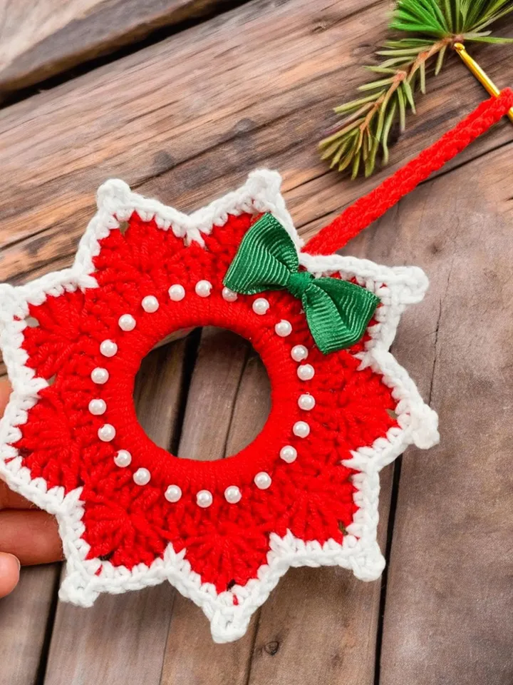 Christmas Crochet Wreath Ornament PDF Pattern – Easy DIY Holiday Decoration, Red & White Crochet Wreath with Pearls and Bow