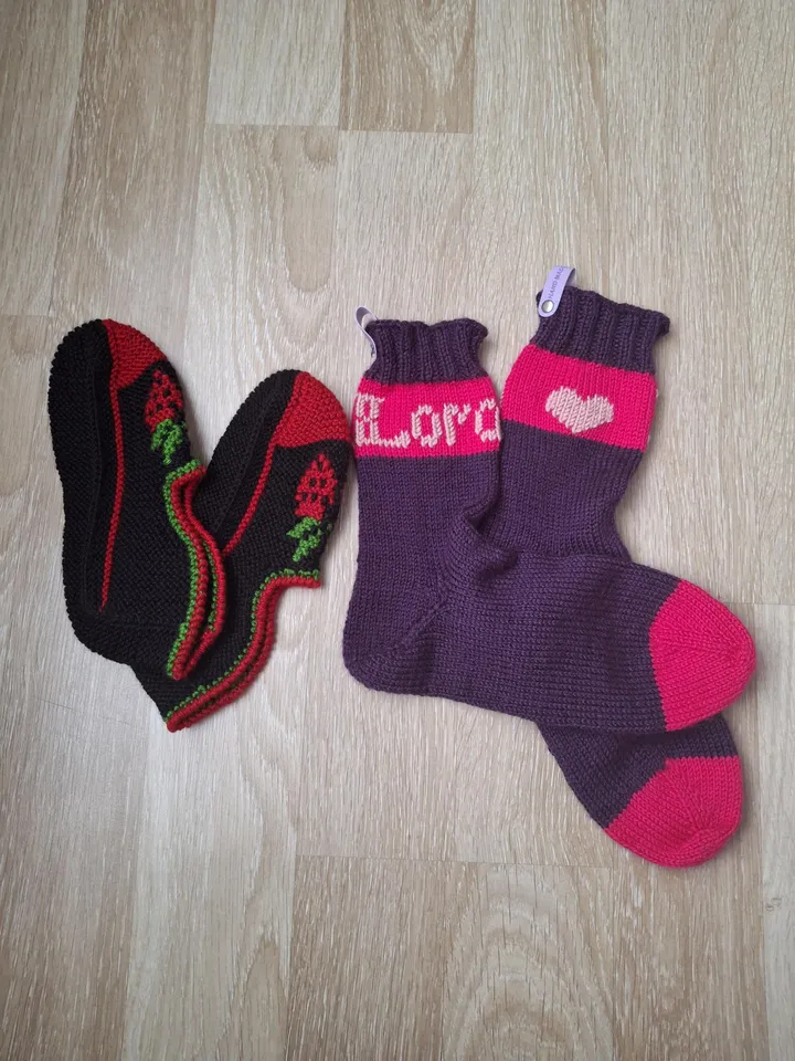 Personalized Hand-Knitted Socks ā Custom Name Embroidery, Warm and Cozy, Purple Wool Socks, Winter Socks , Knit Wool Socks