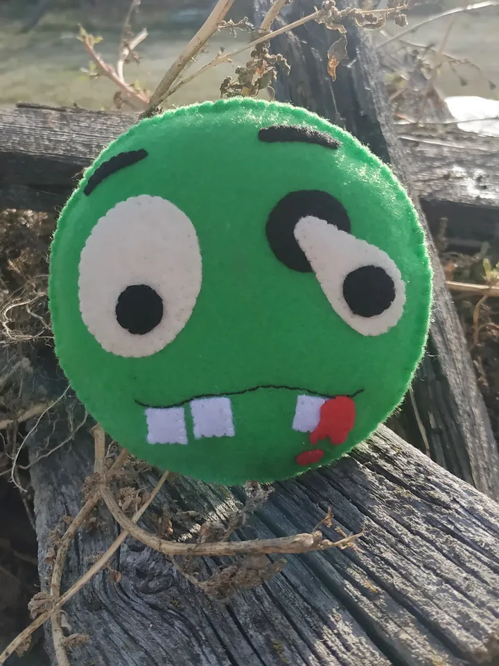 Halloween zombie, zombie ornament, Halloween ornament, Halloween décor, plush zombie toy, Halloween gift, felt zombie toy, Halloween decoration, autumn thanksgiving, baby room décor, felt animals toy, party favors