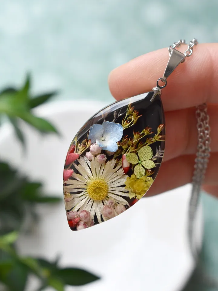 Tiny Flower Necklace. Daisy and hydrangea in resin. Pendant with autumn flowers and herbs in resin.