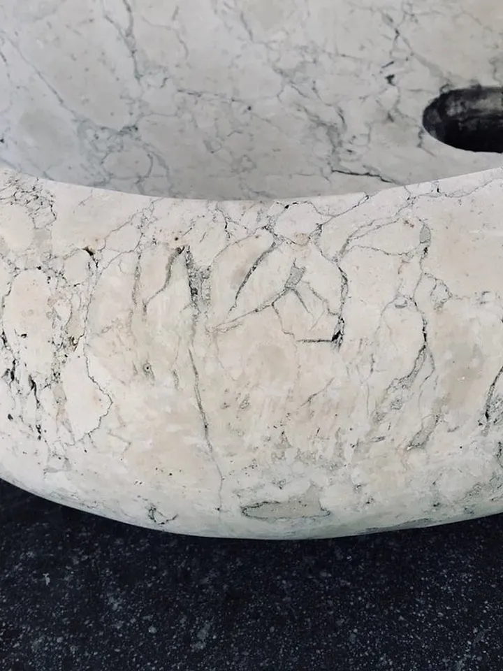 Exclusive sink made of natural stone