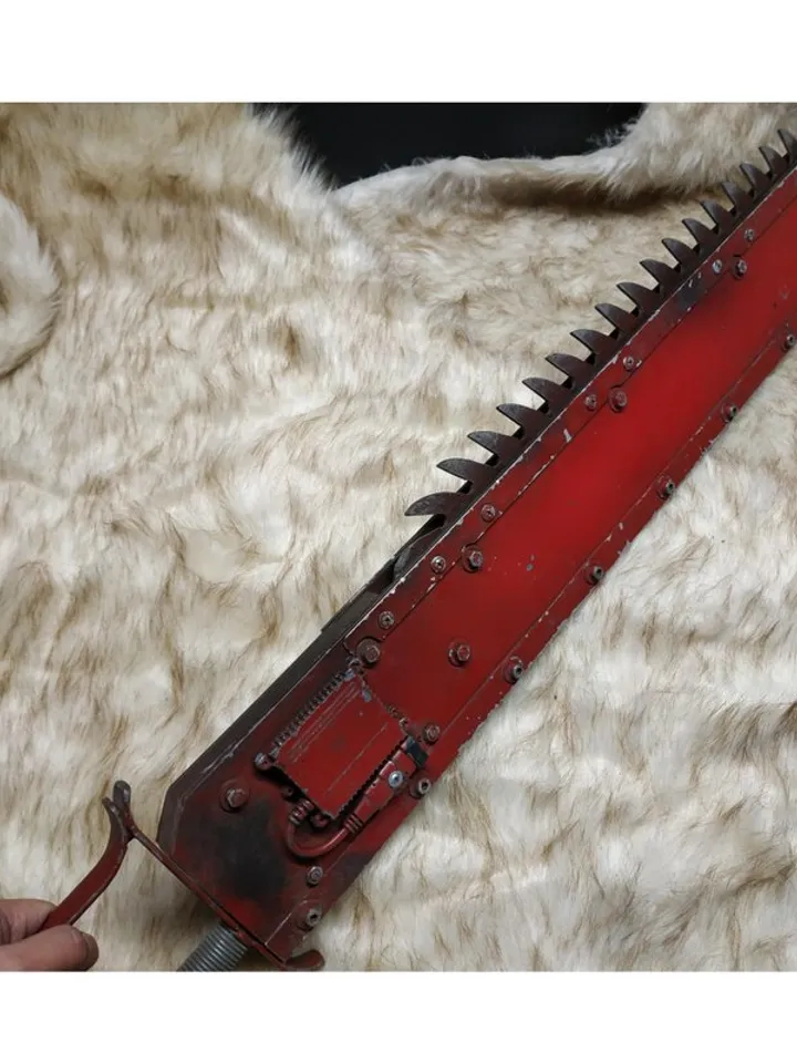 Chainsaw sword - w40k - wh40k - cosplay - chainsword - warhammer 40k - metal