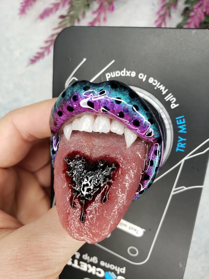 Only to be custom made (orders being taken for the middle of February 2025)Lisa Frankenstein Lips phone grip (not swappable)