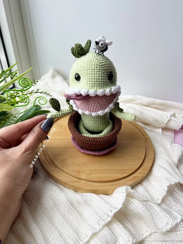 PDF Crochet Venus Fly Trap Pattern, Amigurumi Halloween Ornament Crochet Fly Trap Doll Pattern, Amigurumi Cute Monster Crochet Plant pattern