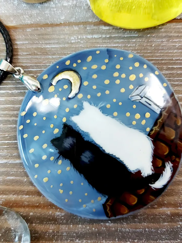 Pearl pendant necklace: Cat Couple on roof at starry night. Painted mother of pearl pendant for lovers. Elegant romantic everyday jewelry