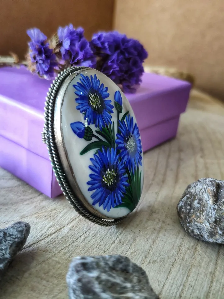 Brooches for women: Bright blue cornflowers on handmade lacquer brooch • pin for blue summer dress • hand painted blossom • trendy jewelry