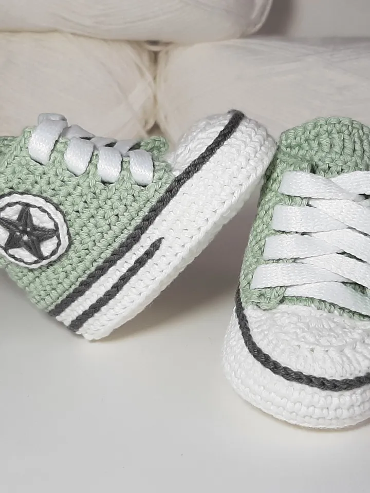 Crochet newborn booties, mint baby shoes, autumn baby booty, fall baby nephew gift, size 0-3 months, convers slippers