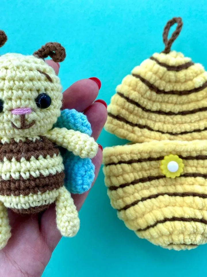 Crochet pattern bee in beehive - Amigurumi bumble bee easter- English Pdf - Easter gift - Insect pattern