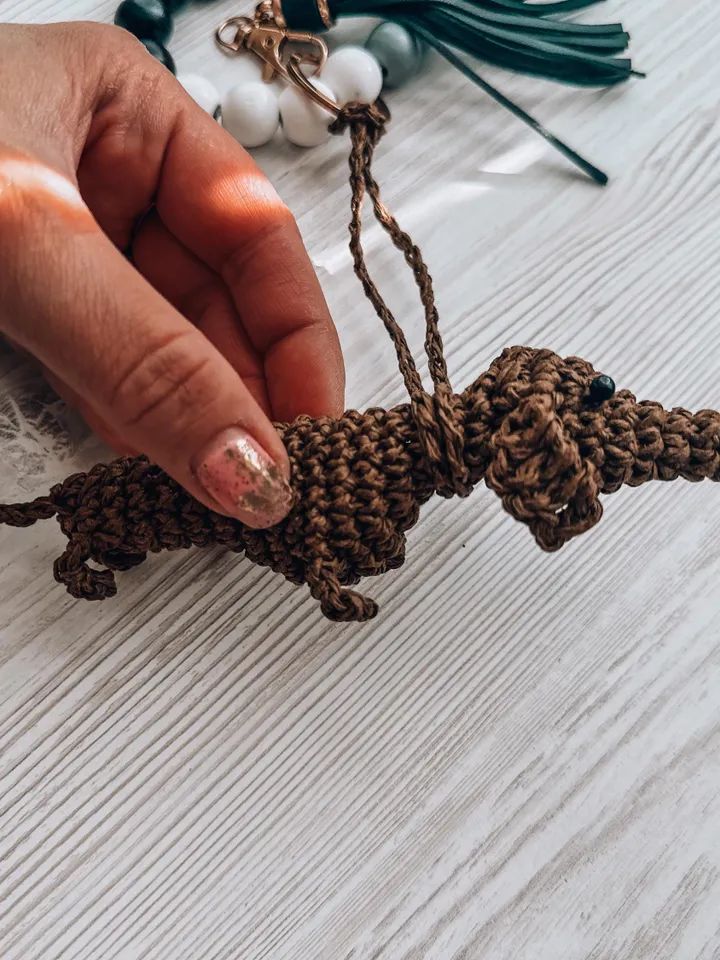Beaded dachshund Keychain with Metal Chain – Stylish Bag or Key Accessory, badger dog