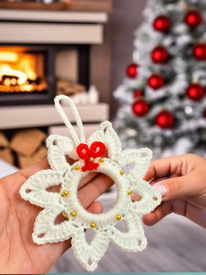 Christmas Crochet Star and Wreath Pattern - Christmas Decoration & Holiday Ornament - Christmas Tree Decor for Beginners