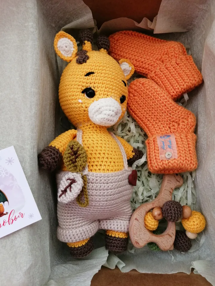Baby box, stuffed giraffe toy, rodent giraffe