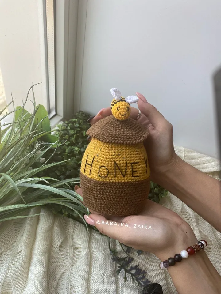 PDF Crochet Pattern Winnie the Pooh in a honey Pot, Small Toy Pattern, Animal Pattern, Amigurumi teddy bear pattern, Crochet animal