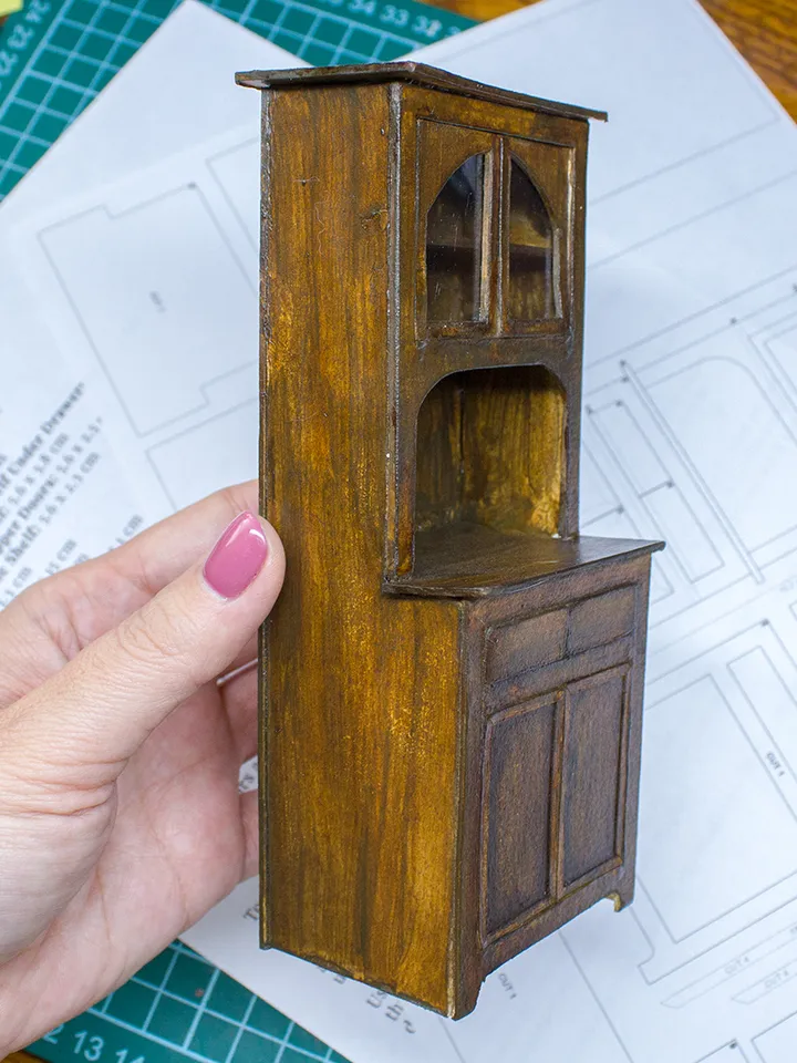 TEMPLATE Miniature kitchen cabinet in 1:12 scale.