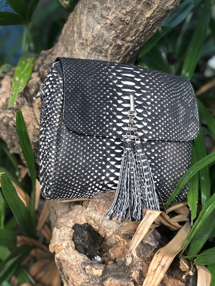 Genuine Python Skin Classy Crossbody Chain Bag Handmade | Tassel Bag Python Detcacable Chain Clutch Black Classy ans white Elegant Purse