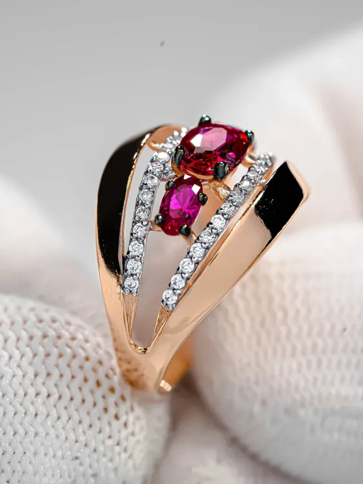 Ring Silver gold plated 925 assay value with cubic zirconia corundum ruby
