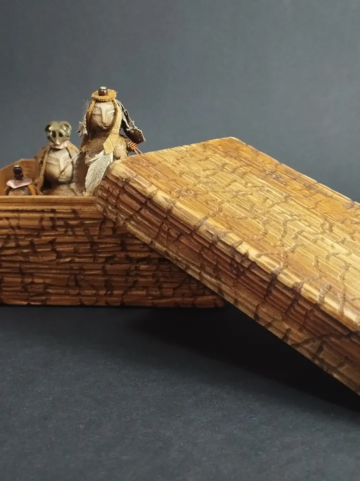 Altar dolls. People are birds. With a handmade box.