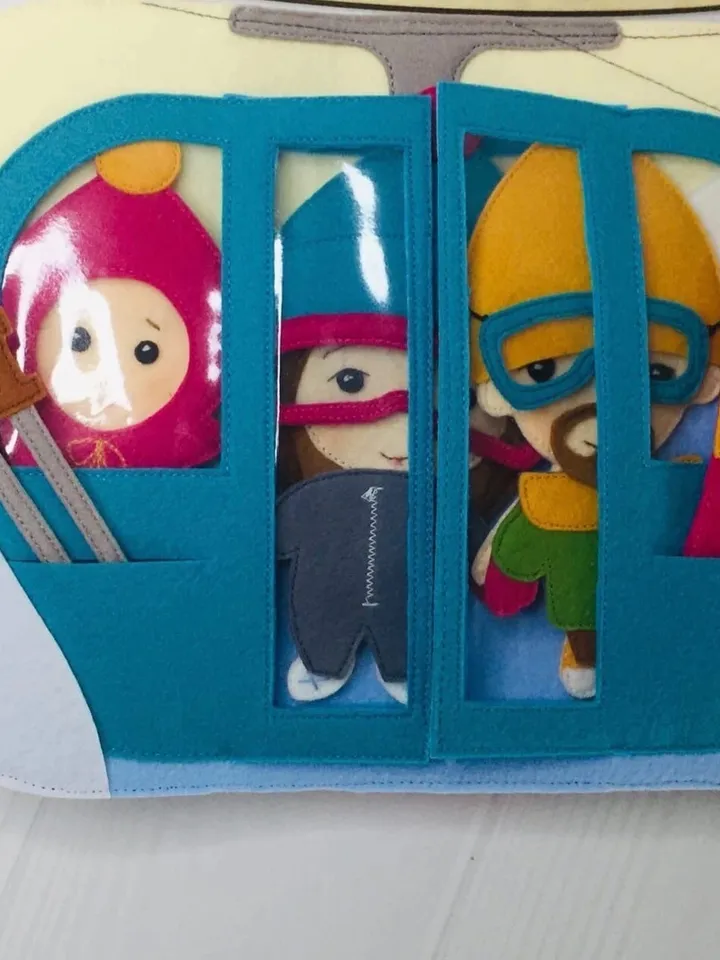 Fun and Easy Travel, Family travel,Toy family travel, Portable Dollhouse, Sensory interactive play, Quiet book