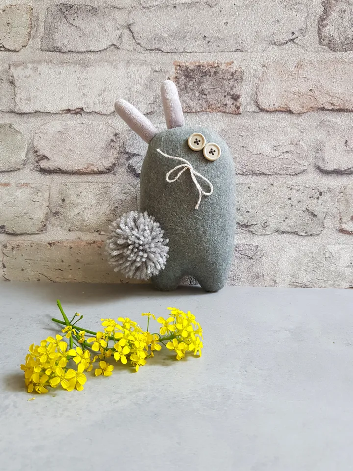 Easter Bunny sewing pattern PDF, digital tutorial in english, stuffed animal diy
