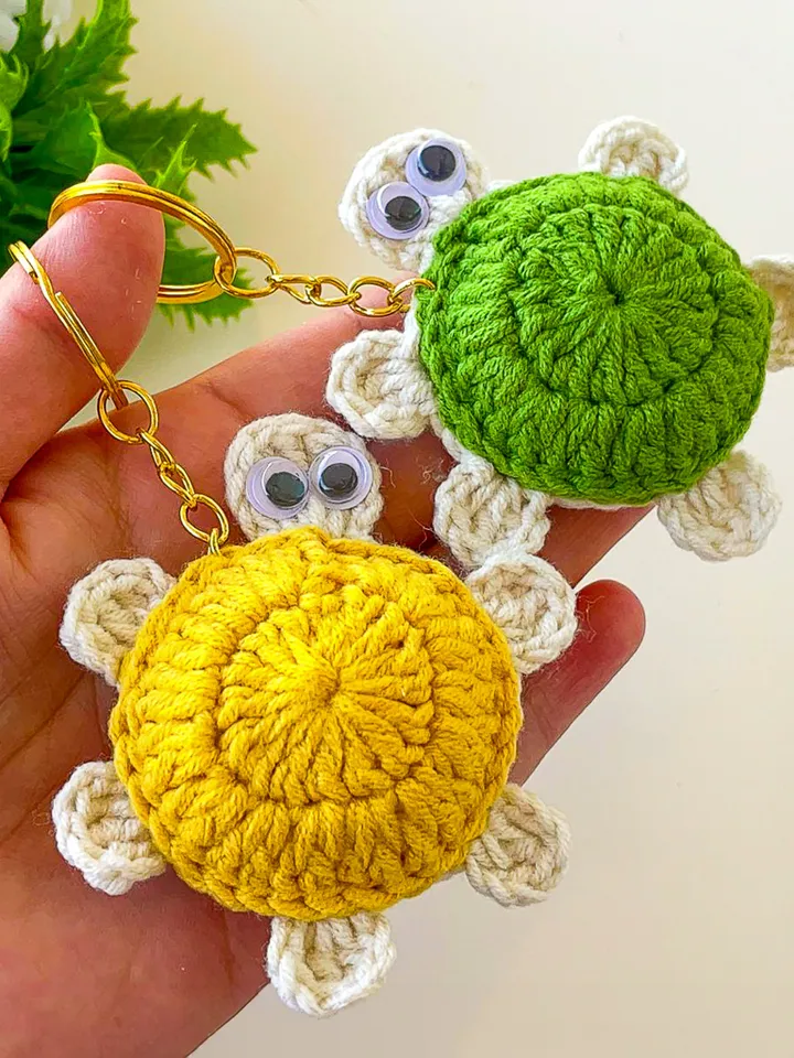 Crochet Turtle Keychain Pattern, Easy Crochet Keychain PDF Tutorial for Cute Handmade Turtle Bag Charm Gifts, Instant Download