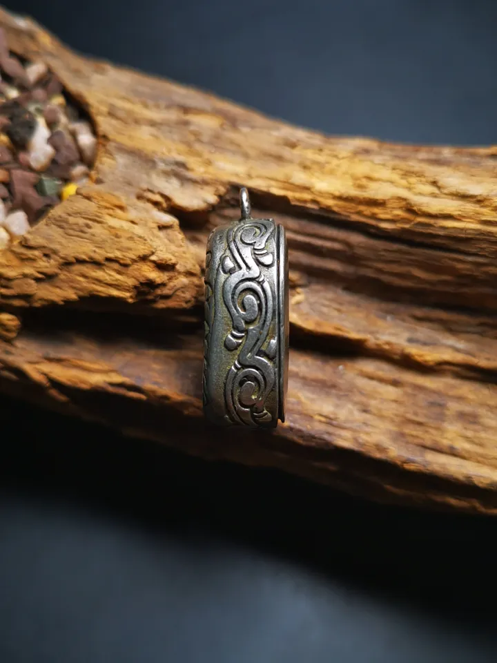 Gandhanra Antique Handmade Tsongkhapa Gau Ghau Shrine, Mini Tibetan Buddhist Altar Amulet Pendant,Made of White Copper