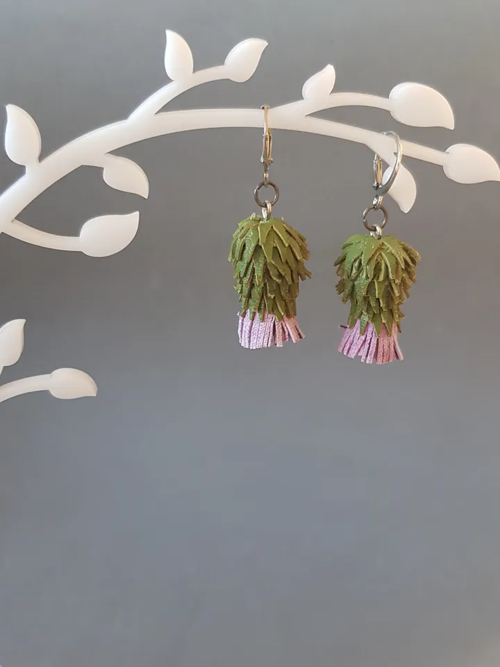 Scottish thistle leather earrings for her, Leather jewelry, 3rd anniversary gift for wife