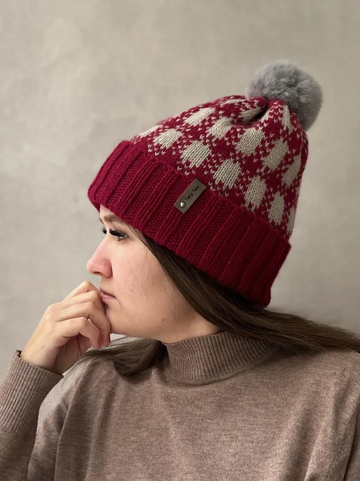 Warm pompom hat