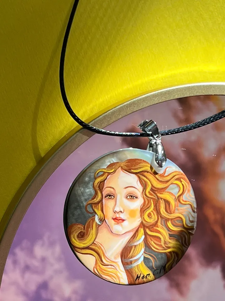 Radiant Venus: Exquisite Handcrafted Pearl Pendant - Exquisite Artistry and Tribute to Botticelli's Meticulous Artistry
