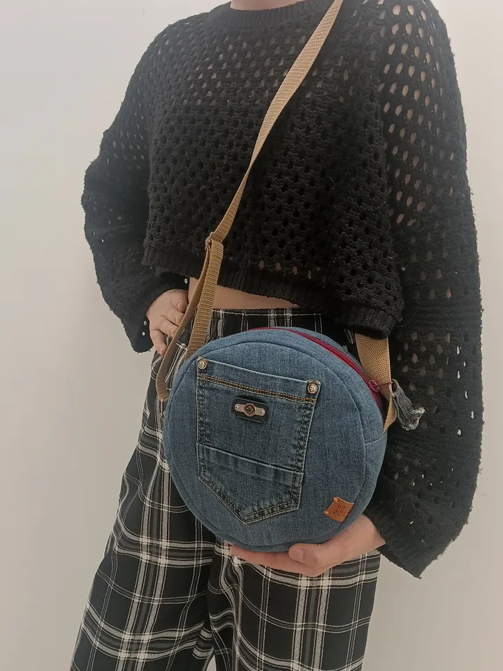 Round denim crossbody bag, for various necessary trifles, with 3 pockets and a long red strap 123 cm/48,4", cotton inside, d 19 cm/7, 5".
handbag for small things. Put your phone, wallet, glasses, keys in it and go for a walk / You will love it!