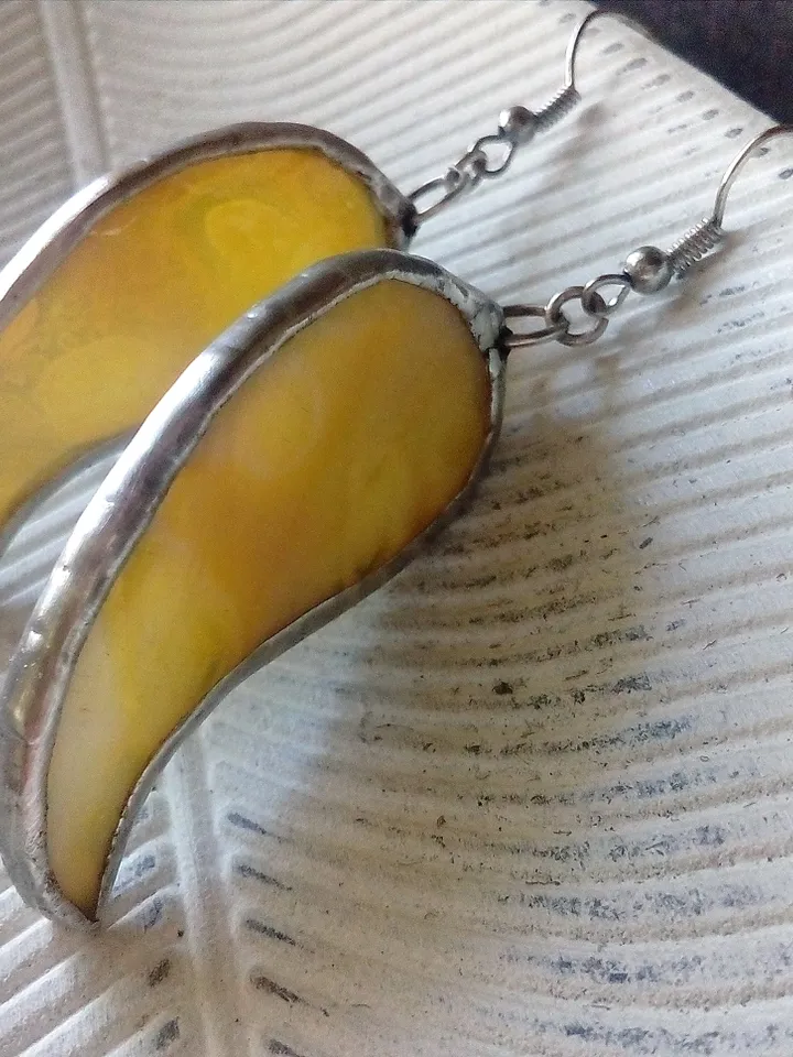 Yellow wavy earring, glass earrings, simple stained glass, curle earrings, kawaii earrings, Dangle earrings
