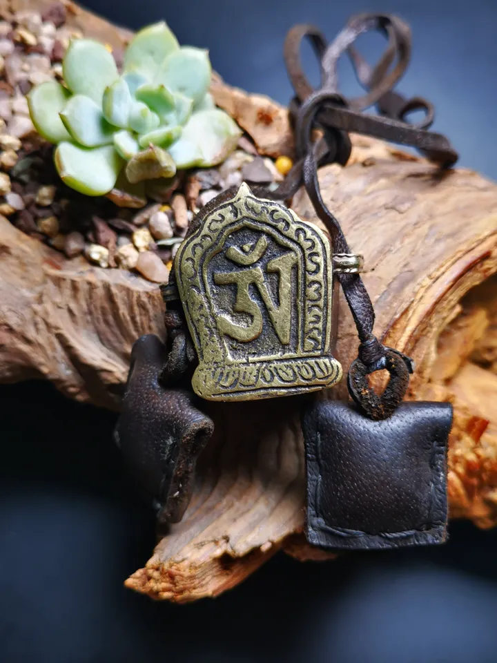 Gandhanra Antique Handmade Gau Ghau Shrine, Mini Tibetan Buddhist Altar Amulet Pendant,80 years old