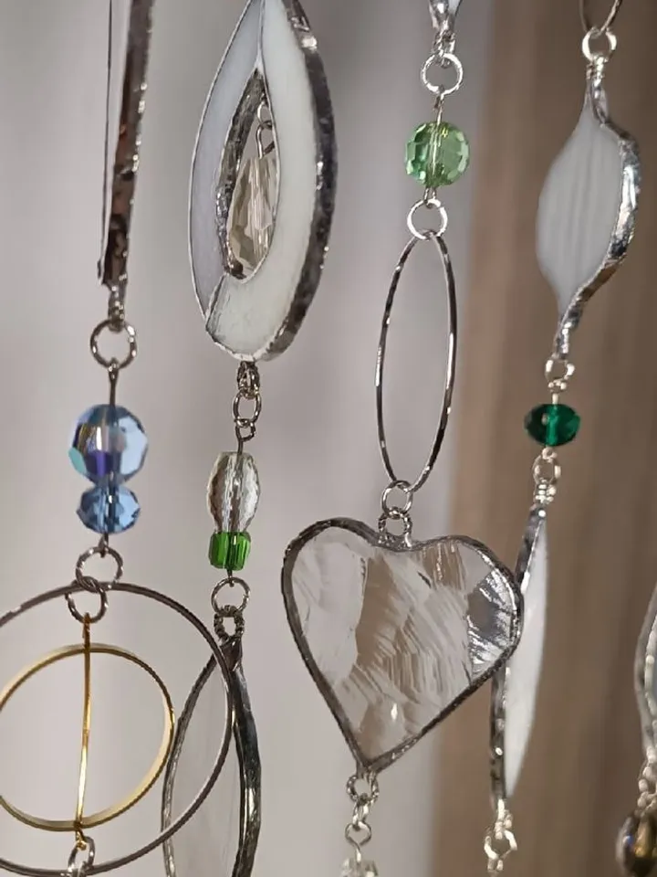 Snow-White Garland with Mother-of-Pearl Leaves and Dimensional Hearts, Pearl Whisper Suncatcher Garland, White Glass Garland with Mother-of-Pearl Leaves and Hearts, Handmade Tiffany Glass Garland with Iridescent Details,Elegant White Stained Glass Hanging