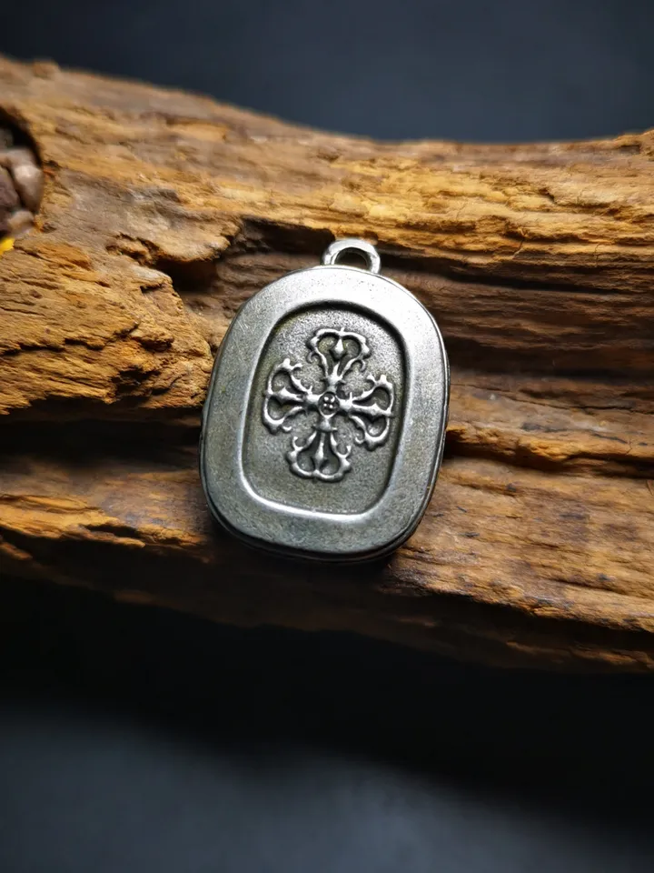 Gandhanra Antique Handmade Tsongkhapa Gau Ghau Shrine, Mini Tibetan Buddhist Altar Amulet Pendant,Made of White Copper