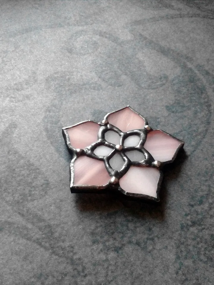 Stained glass Hoya brooch, Tiffany glass, pink hoya flower pin, Plant brooch, Flower lover gift, Hoya mom