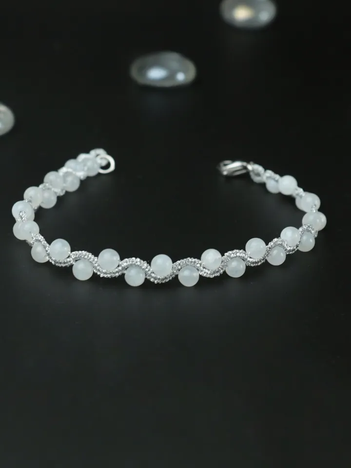 Braided bracelet from metallic thread