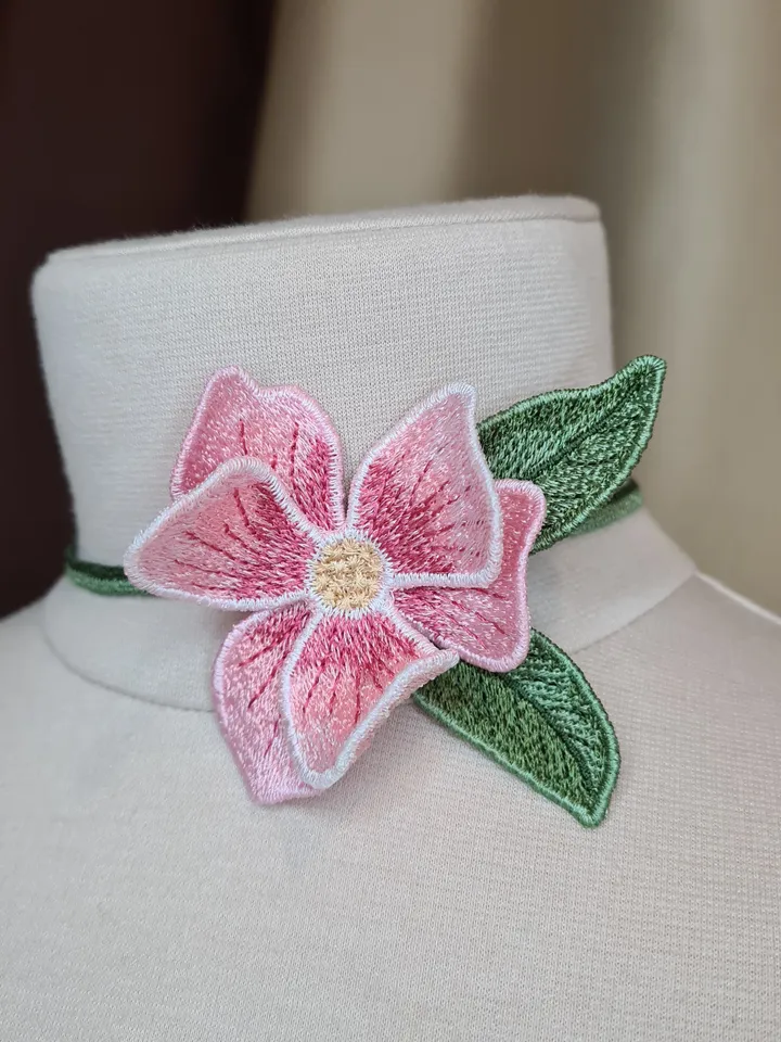 Machine embroidery design for a choker, brooch, head or wrist decoration “Magnolia” using the FSL technique