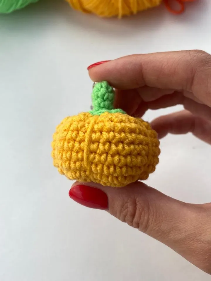 Pumpkin crochet pattern, amigurumi fall decor, halloween keychain, English PDF
