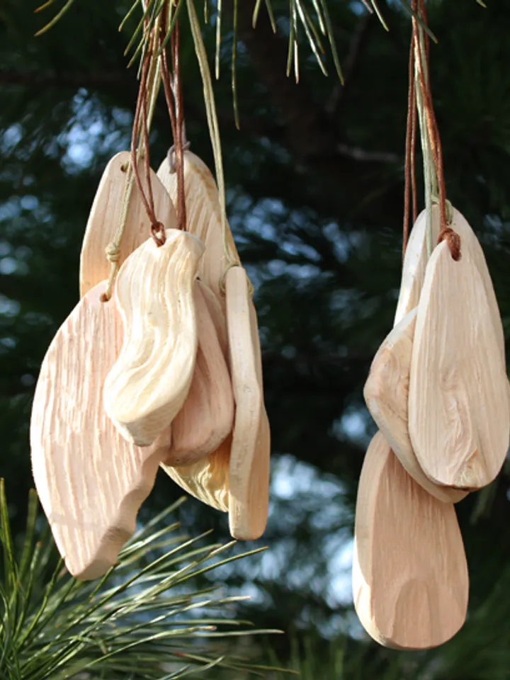 Cedrinka wooden pendant amulet cedar (health charm) 5-7cm (1.97-2.75 inches)