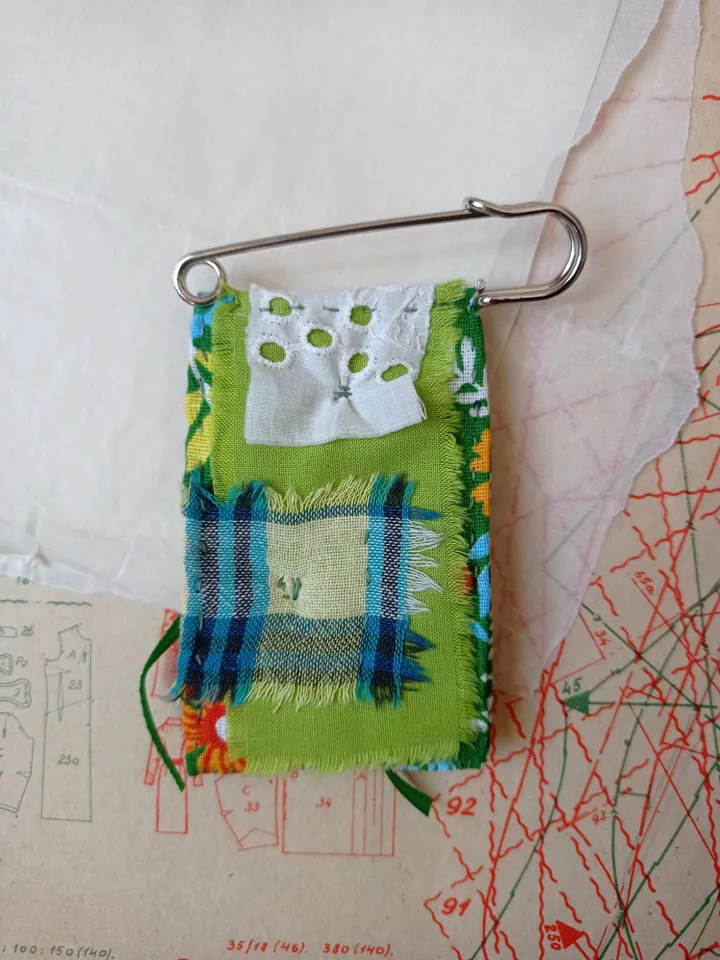 Textile Brooch Kilt Pin