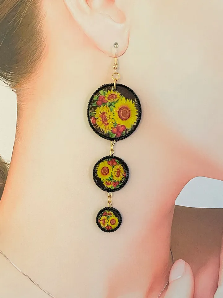 Handmade jewelry set. Bright sunflowers. Author's jewelry.Set of handmade jewelry. Author's design. Bright summer set consisting of earrings and pendant.