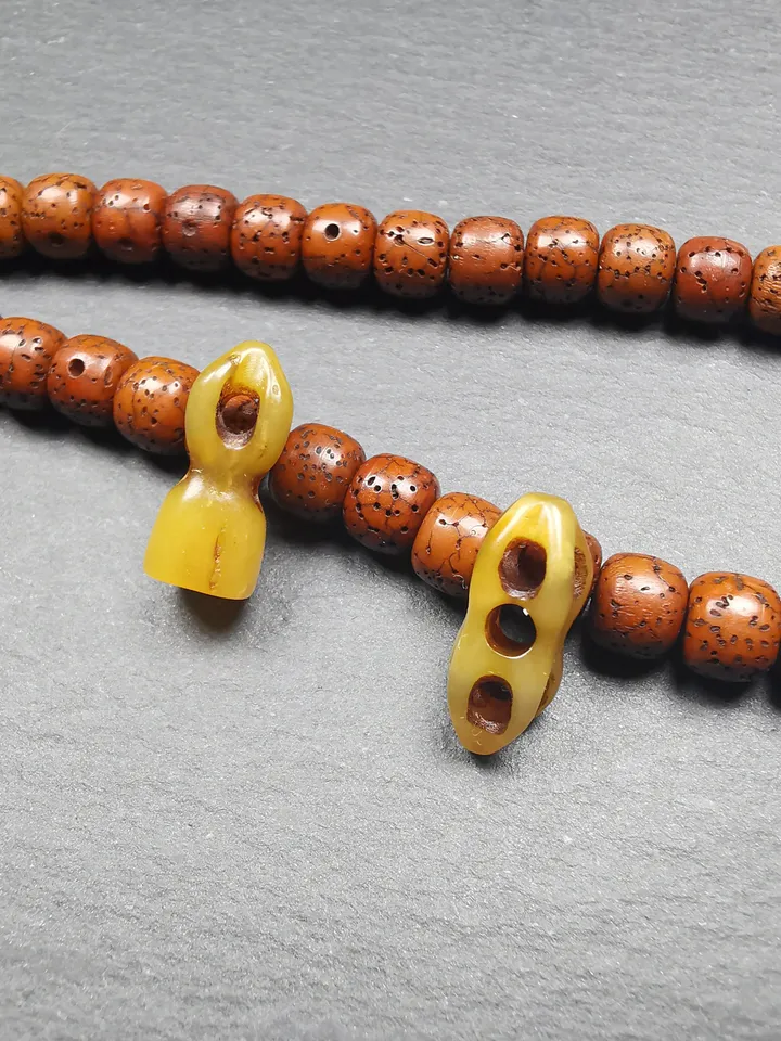 Gandhanra Tibetan Bone Carved Amulet Vajra and Bell, Hand-Carved Pendant for Mala,Prayer Beads,17mm × 10mm