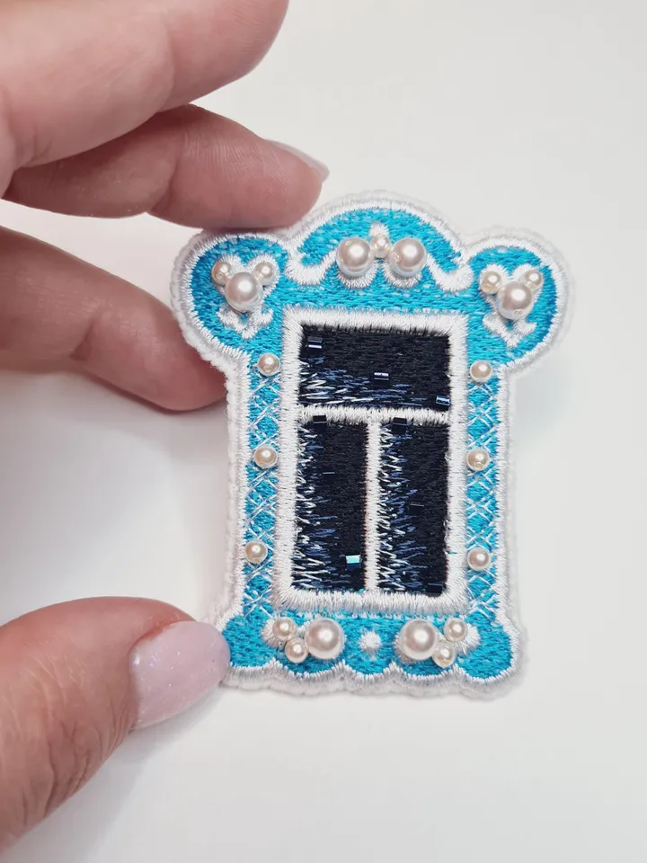 Machine embroidery design for art therapy: Brooch "Antique Window"