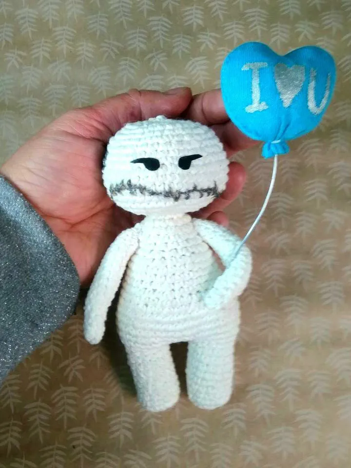 A Meaningful Gift for Your Loved Ones -Crocheted Zombie Doll with Balloon I love u