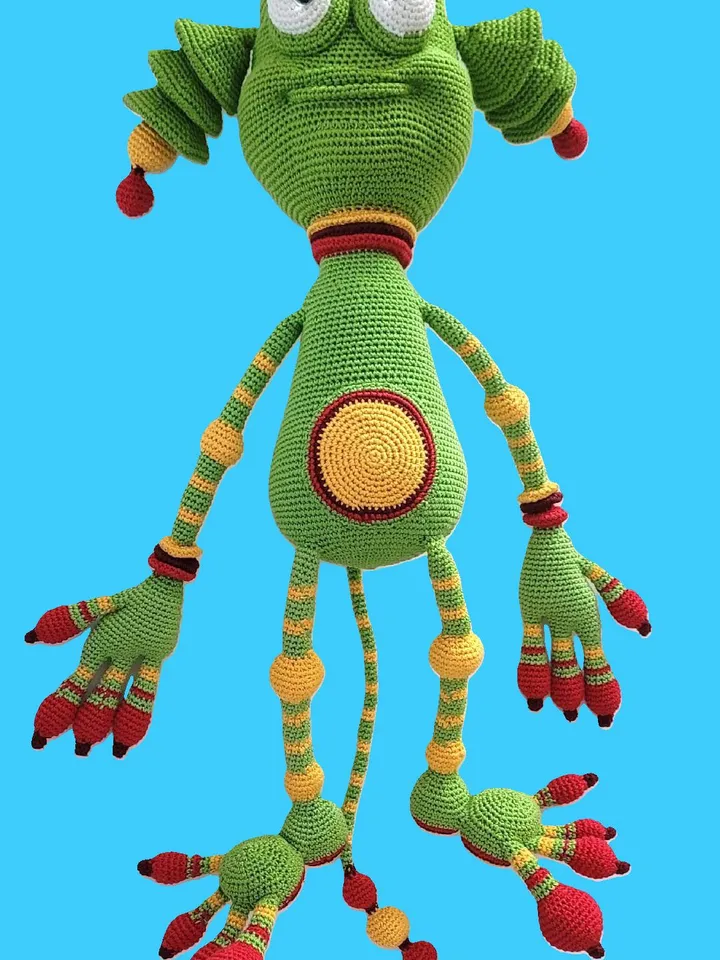 PDF Crochet pattern ALIEN/MONSTER with movable eyes and eyebrows