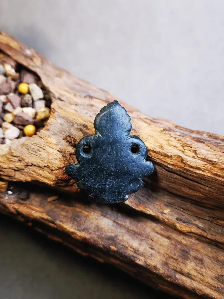 Gandhanra Hand Carved Tibetan Buddhist Amulet Pendant,Mani Jewel/Wish-Fulfilling Cintamani Badge, Nubro,made of Obsidian