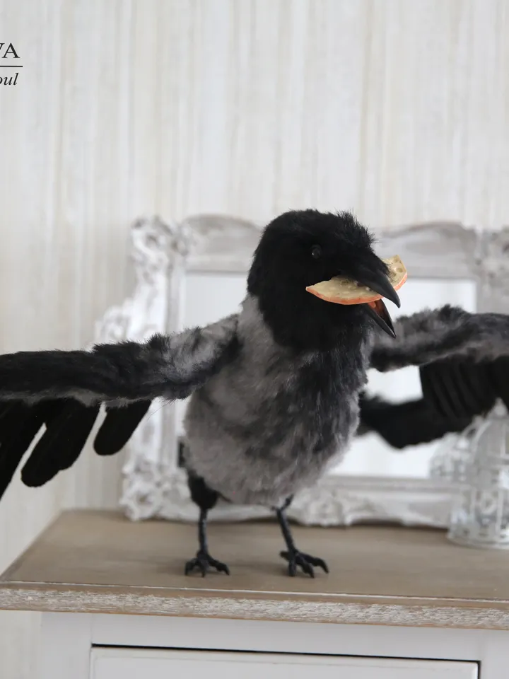Grey crow with cheese realistic plush toy.