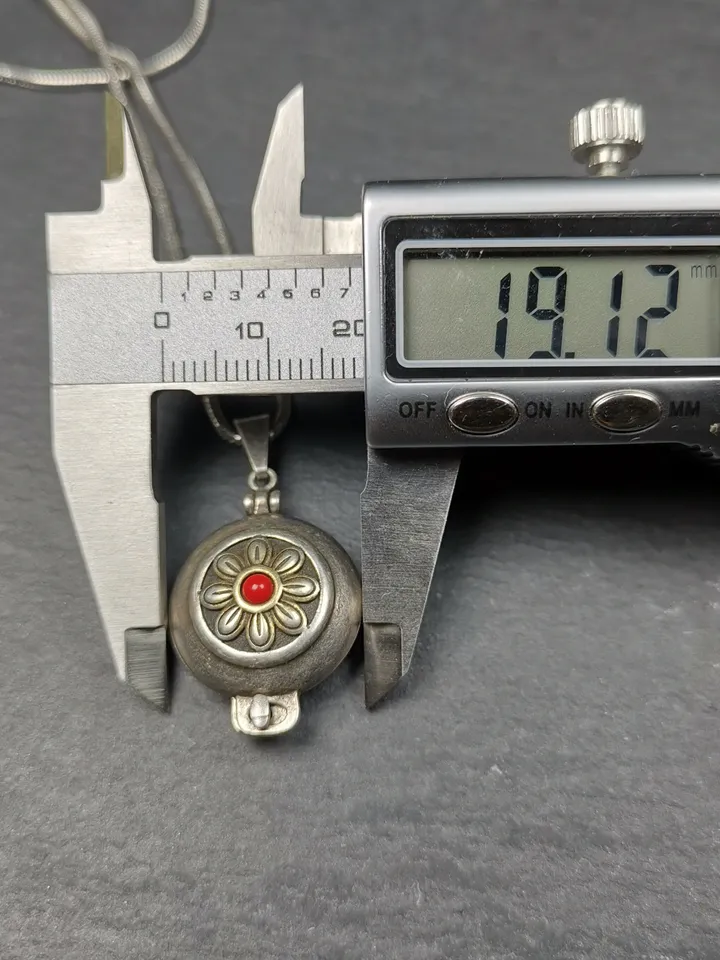 Gandhanra Handmade Antique Silver Gau Ghau Shrine, Flower Pattern Gau Box, Mini Tibetan Buddhist Altar Amulet Necklace