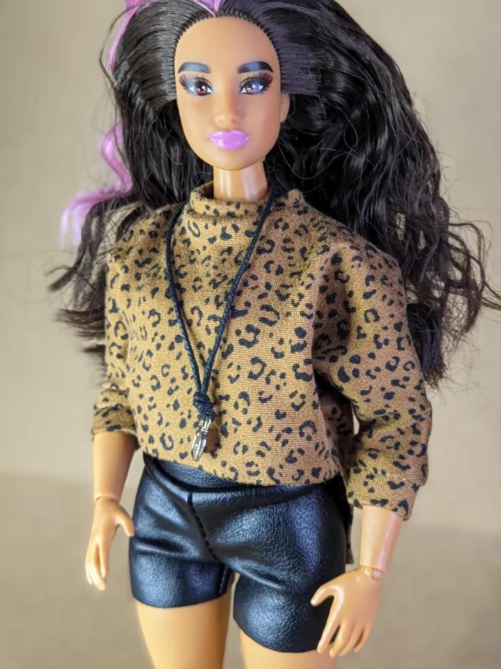Handmade casual two-piece set (long-sleeved T-shirt and shorts) for 1/6 scale fashion female dolls