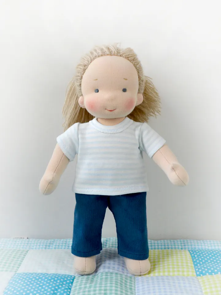 DIY clothes set for a Waldorf doll 11 inch (28 cm) tall. PDF sewing patterns and tutorials.