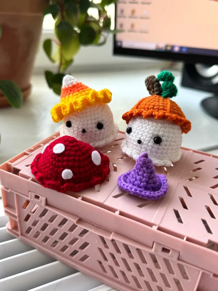 4 in 1 Crochet Pattern little ghosts in hats, LOW SEW, set hats, halloween crochet, pumpkin, no sew